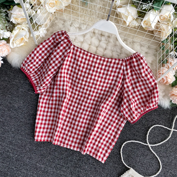 Rövid ujjú, gyöngygombos női ing