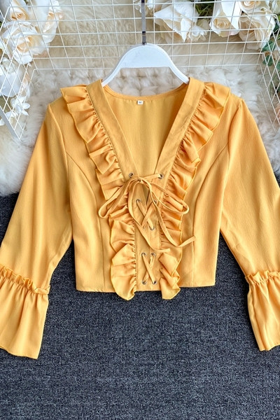 Μοντέρνο γυναικείο πουκάμισο με κορδόνια και ντεκολτέ 