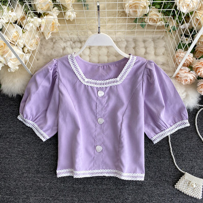 Γυναικείο πουκάμισο με τετράγωνο ντεκολτέ, κουμπιά και δαντέλα