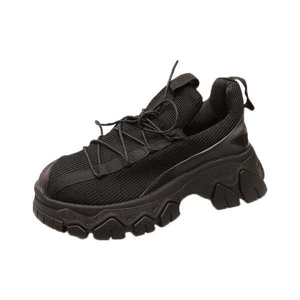 Γυναικεία αθλητικά παπούτσια σε μαύρο χρώμα με τραχιά σόλα και κορδόνια