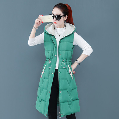 Jauns sieviešu vestes modelis ar kabatām un saitēm jostasvietā