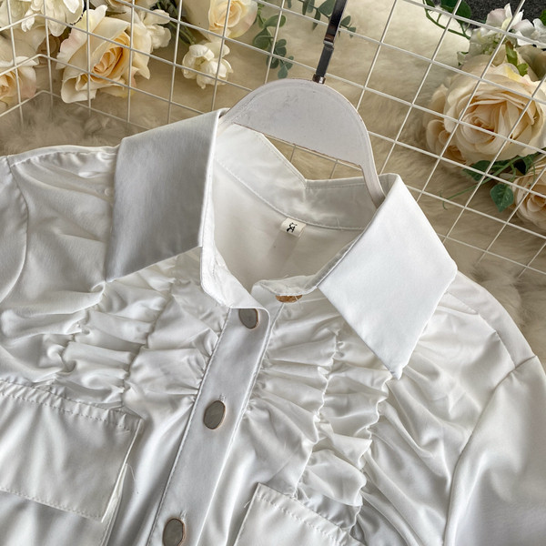 Naiste taskute ja klassikalise kraega särk