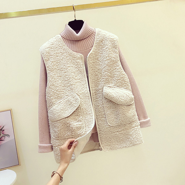 Női pehelymellény cipzárral és zsebekkel