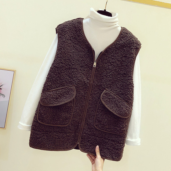 Női pehelymellény cipzárral és zsebekkel