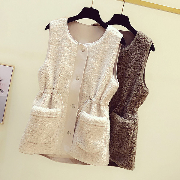 Női pehelymellény zsebekkel és gombokkal