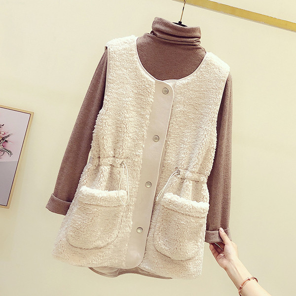 Női pehelymellény zsebekkel és gombokkal