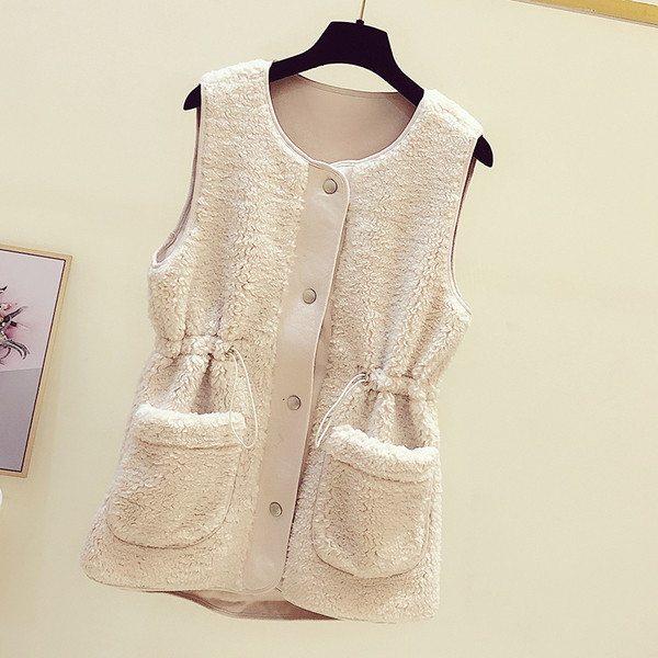 Női pehelymellény zsebekkel és gombokkal