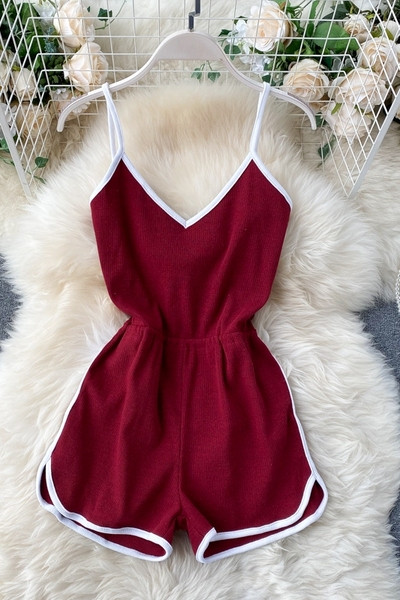 Γυναικεία ολόσωμη φόρμα casual με ντεκολτέ και λεπτές τιράντες