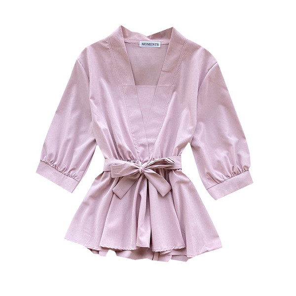 Stiilne laiade varrukate ja spitsikaelusega naiste särk