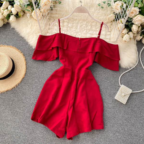 Μοντέρνες γυναικείες ολόσωμες φόρμες με μανίκια και τιραντάκια