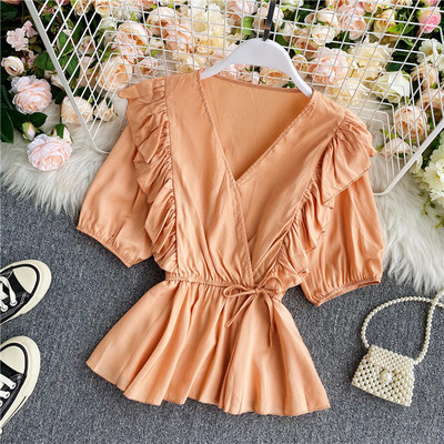 Κομψό γυναικείο πουκάμισο με λαιμόκοψη και κορδόνια