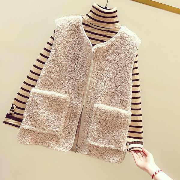 Sieviešu dūnu veste ar kabatām un rāvējslēdzēju