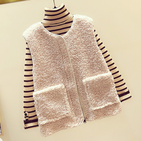 Sieviešu dūnu veste ar kabatām un rāvējslēdzēju