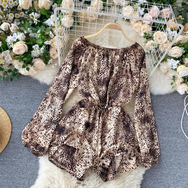 Moodne naiste kombinesoon leopardimustriga