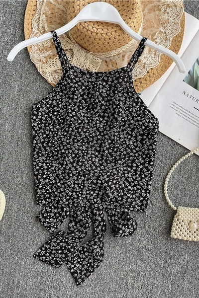 Vékony pántokkal, virágmintás női napi felső