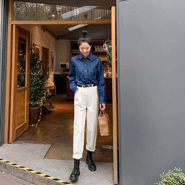 Naiste klassikalise krae, pikkade varrukate ja taskutega teksasärk