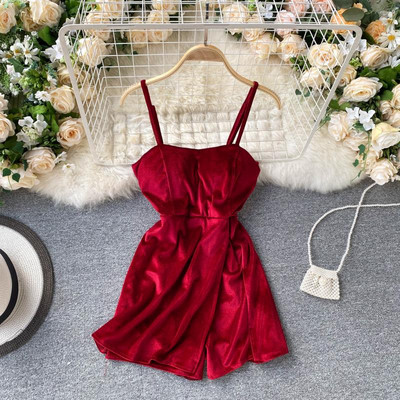 Γυναικεία σαλοπέτα βελούδου με λεπτές τιράντες