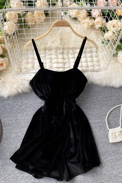 Γυναικεία σαλοπέτα βελούδου με λεπτές τιράντες