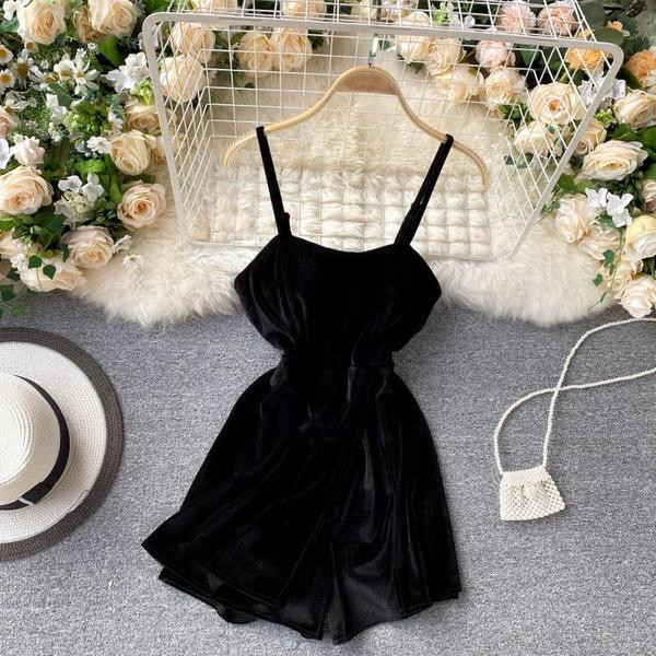 Γυναικεία σαλοπέτα βελούδου με λεπτές τιράντες