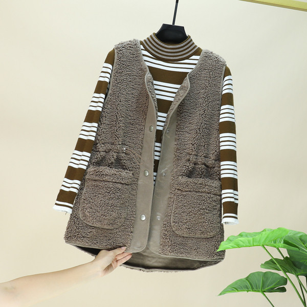 Vestă de pluș de damă cu buzunare și nasturi