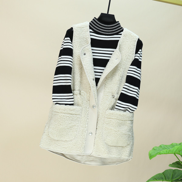 Vestă de pluș de damă cu buzunare și nasturi