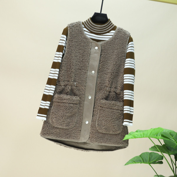 Vestă de pluș de damă cu buzunare și nasturi