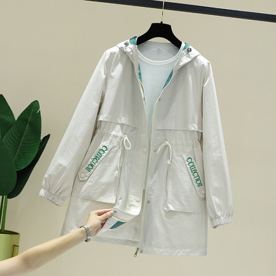 Naiste vabaaja jope kapuutsiga ja kirjadega