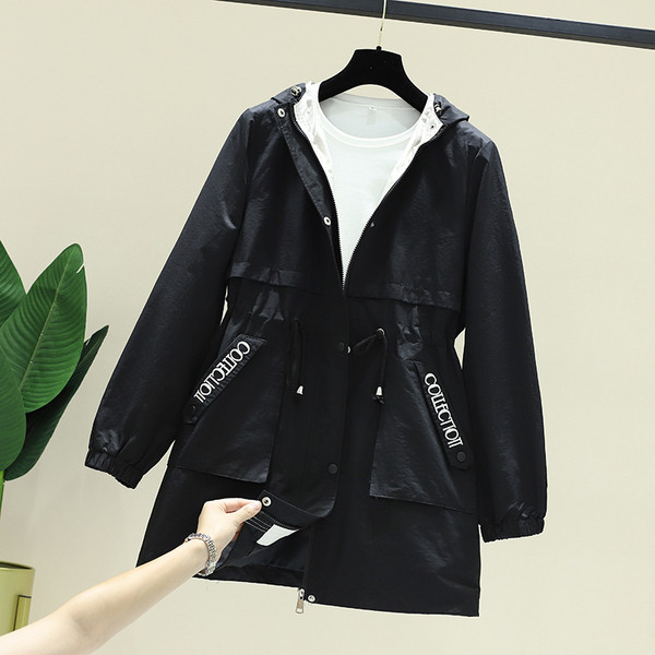 Naiste vabaaja jope kapuutsiga ja kirjadega