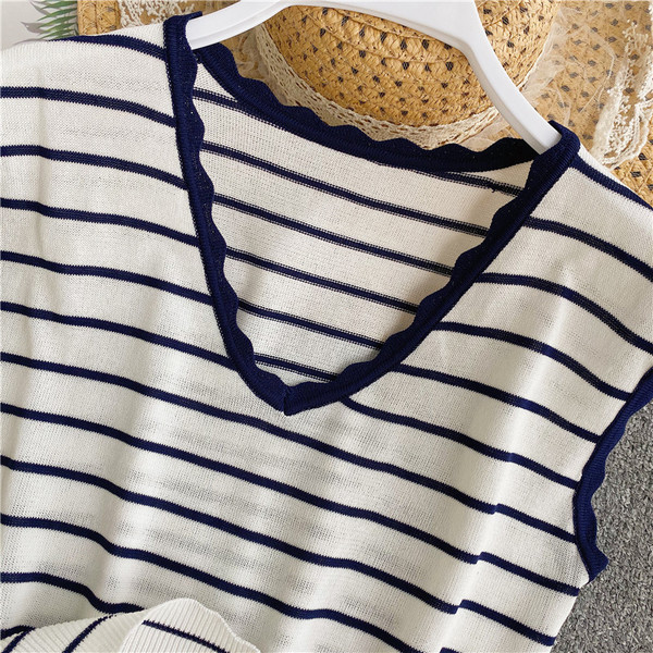 Sieviešu ikdienišķa bikses ar špica kakla izgriezumu