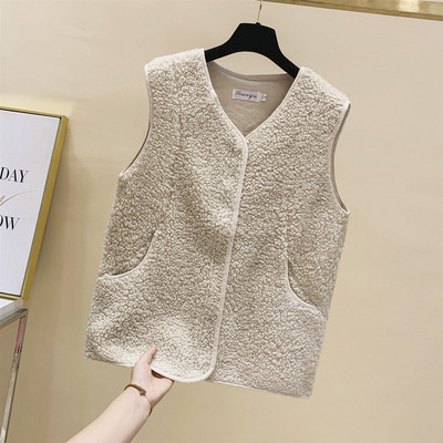 Taskute ja lukuga naiste sulevest mitmes värvitoonis