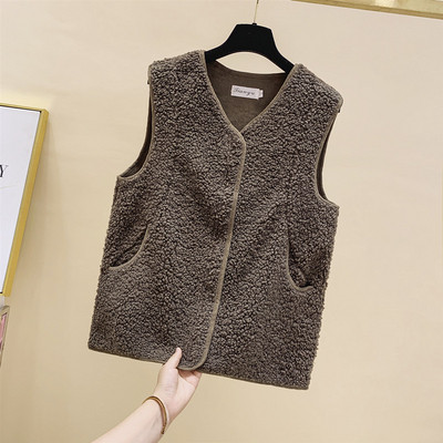 Taskute ja lukuga naiste sulevest mitmes värvitoonis