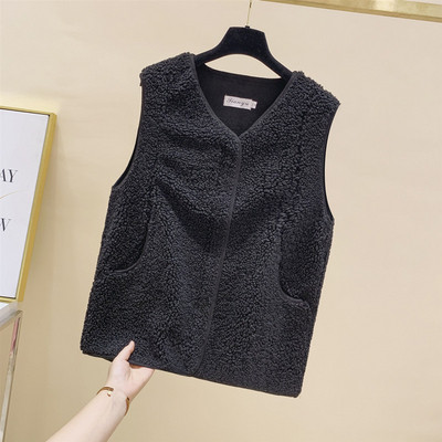 Taskute ja lukuga naiste sulevest mitmes värvitoonis