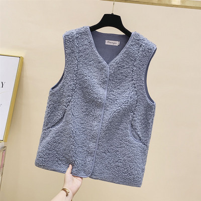 Taskute ja lukuga naiste sulevest mitmes värvitoonis