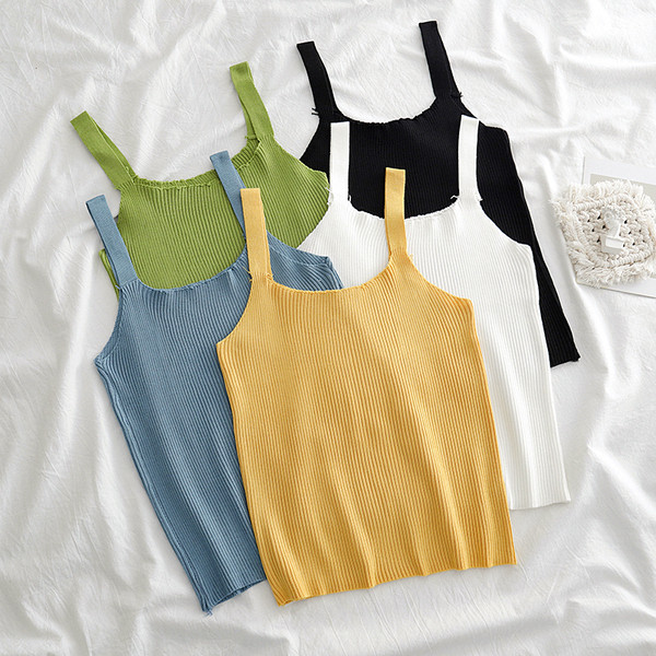 Lihtne ovaalse kaelusega naiste vabaaja mudel