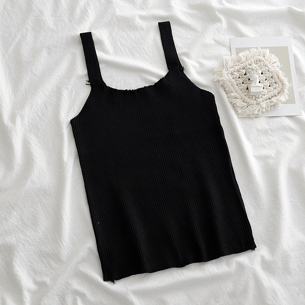 Lihtne ovaalse kaelusega naiste vabaaja mudel