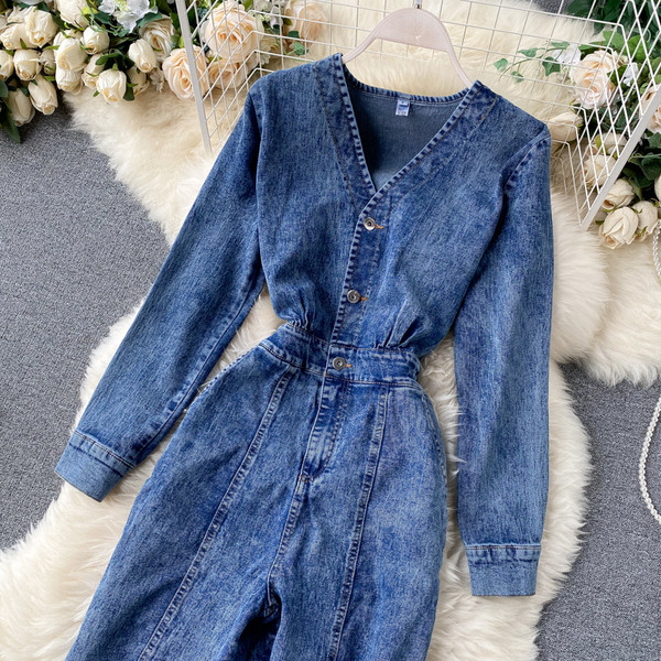 Női farmer overall, spitz nyakkivágással