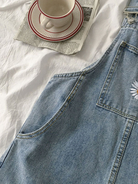 Salopeta de dama din denim cu buzunare si broderie