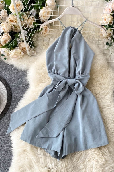 Ženski kratki kombinezon s remenom