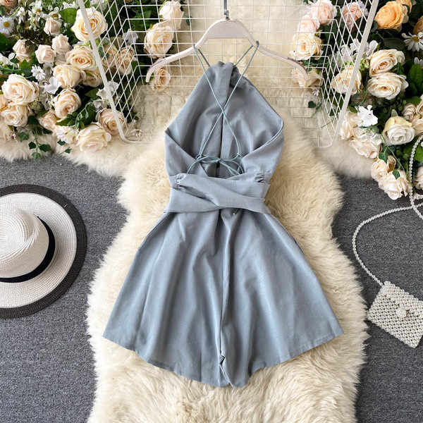 Ženski kratki kombinezon s remenom