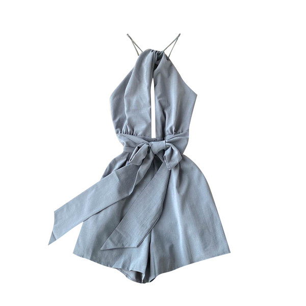 Ženski kratki kombinezon s remenom