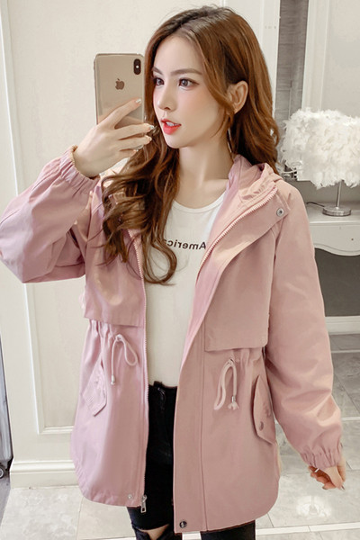 Női alkalmi kabát kapucnival és nyakkendővel