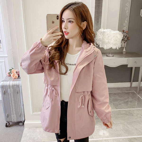 Női alkalmi kabát kapucnival és nyakkendővel