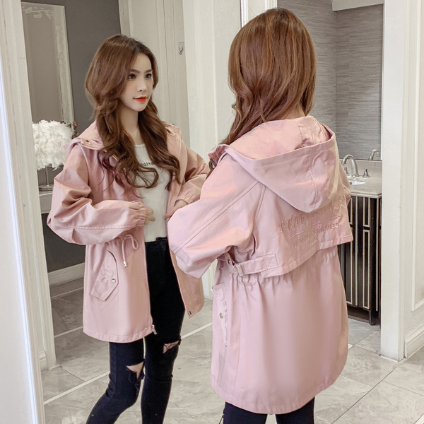 Női alkalmi kabát kapucnival és nyakkendővel