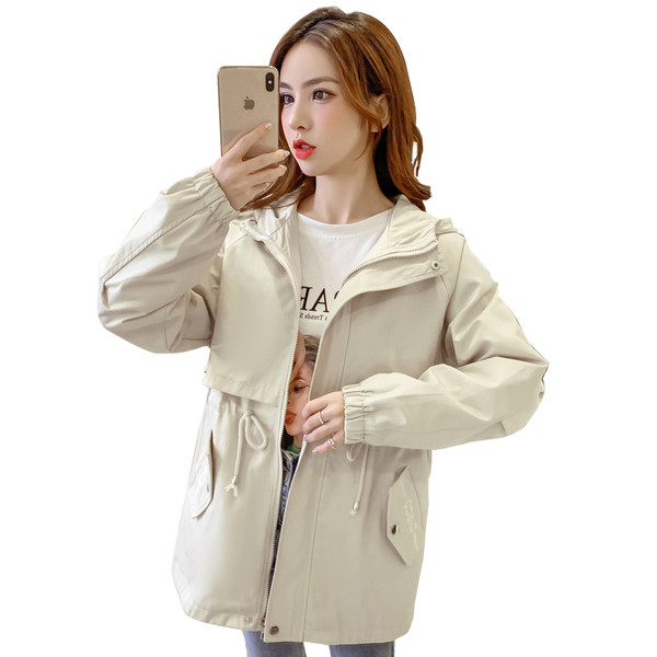 Női alkalmi kabát kapucnival és nyakkendővel