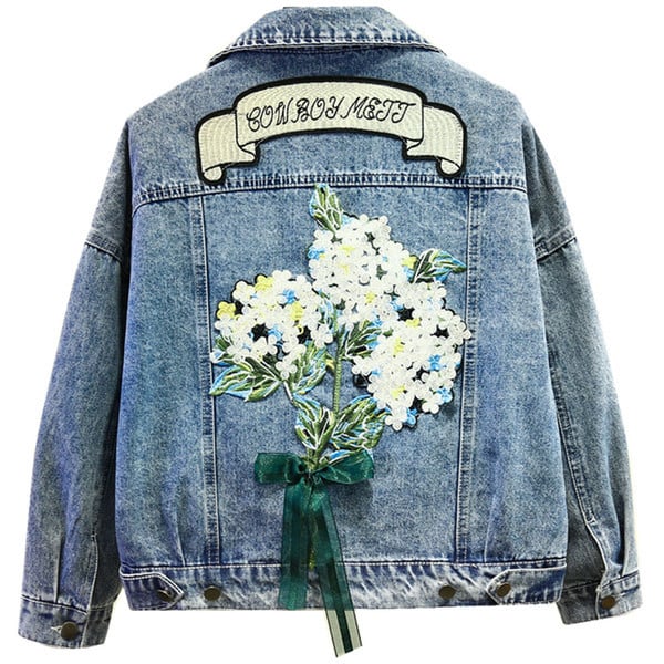 Γυναικείο τζιν μπουφάν με χρωματιστό κέντημα και κορδέλα