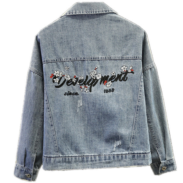 Γυναικείο τζιν μπουφάν με κεντήματα και μακριά μανίκια σε μπλε χρώμα