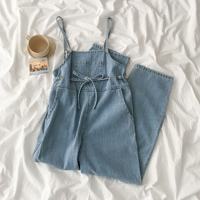 Naiste peenikeste rihmade ja lipsudega teksakombinesoon