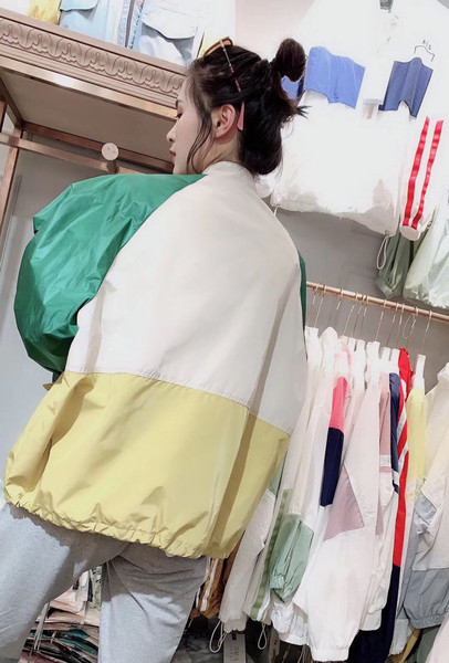 Modern női őszi kabát cipzárral és zsebekkel két színben