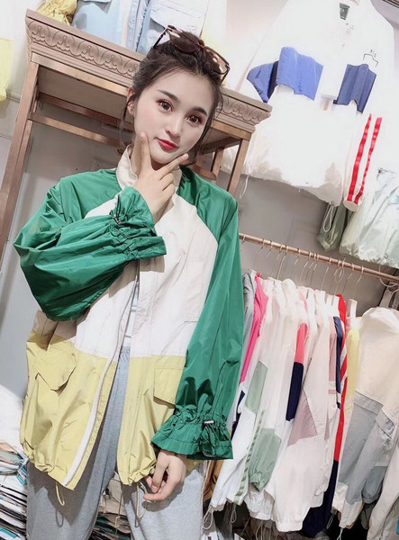 Modern női őszi kabát cipzárral és zsebekkel két színben