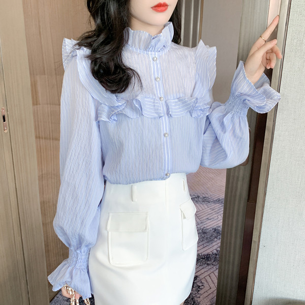 Κομψό γυναικείο πουκάμισο με βολάν και φαρδιά μανίκια